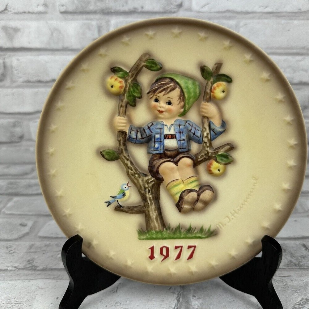 Hummel 1977 Annual Plate Boy In Tree No 270 Goebel Germany 7.5 Inches